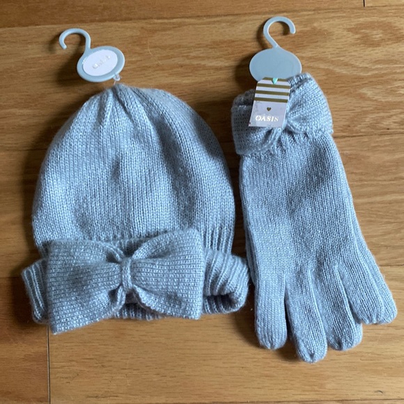 Oasis (UK) Hat & Glove Set - Picture 1 of 6